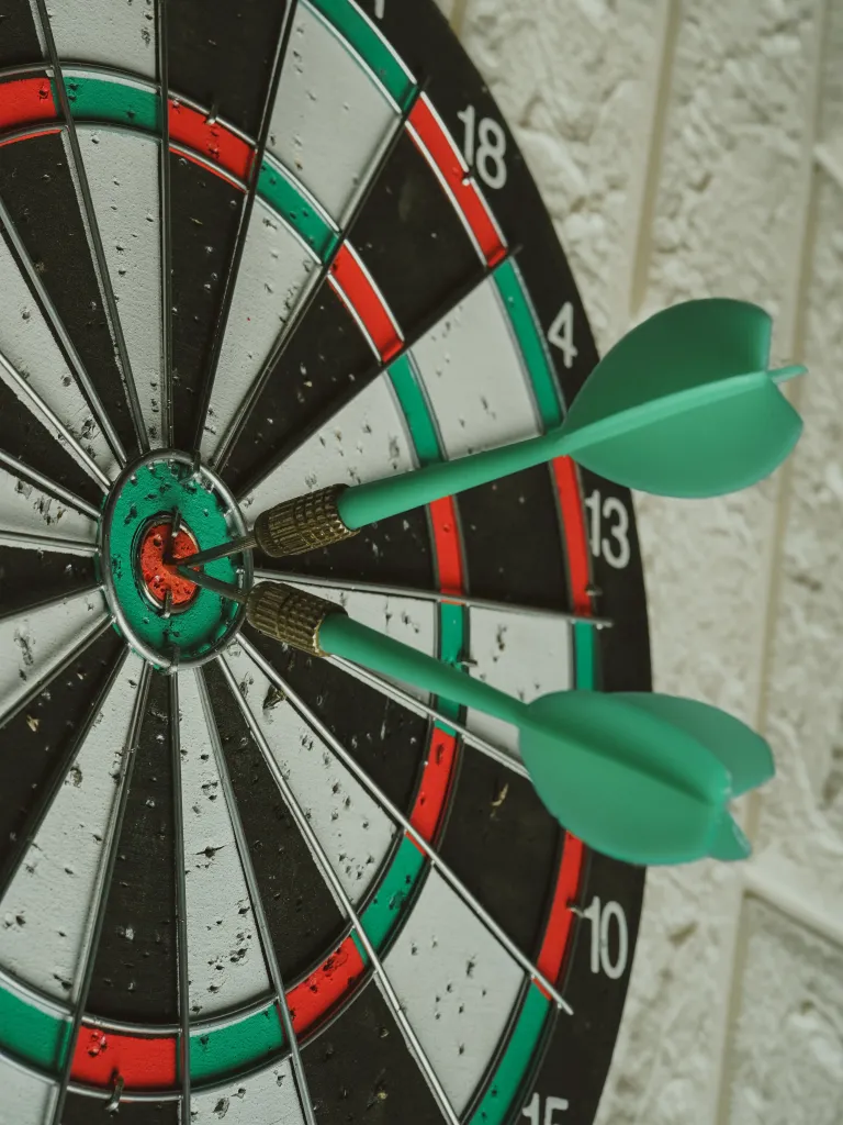 Target and darts image representing shared goals and focused venue collaborations in Gran Canaria.